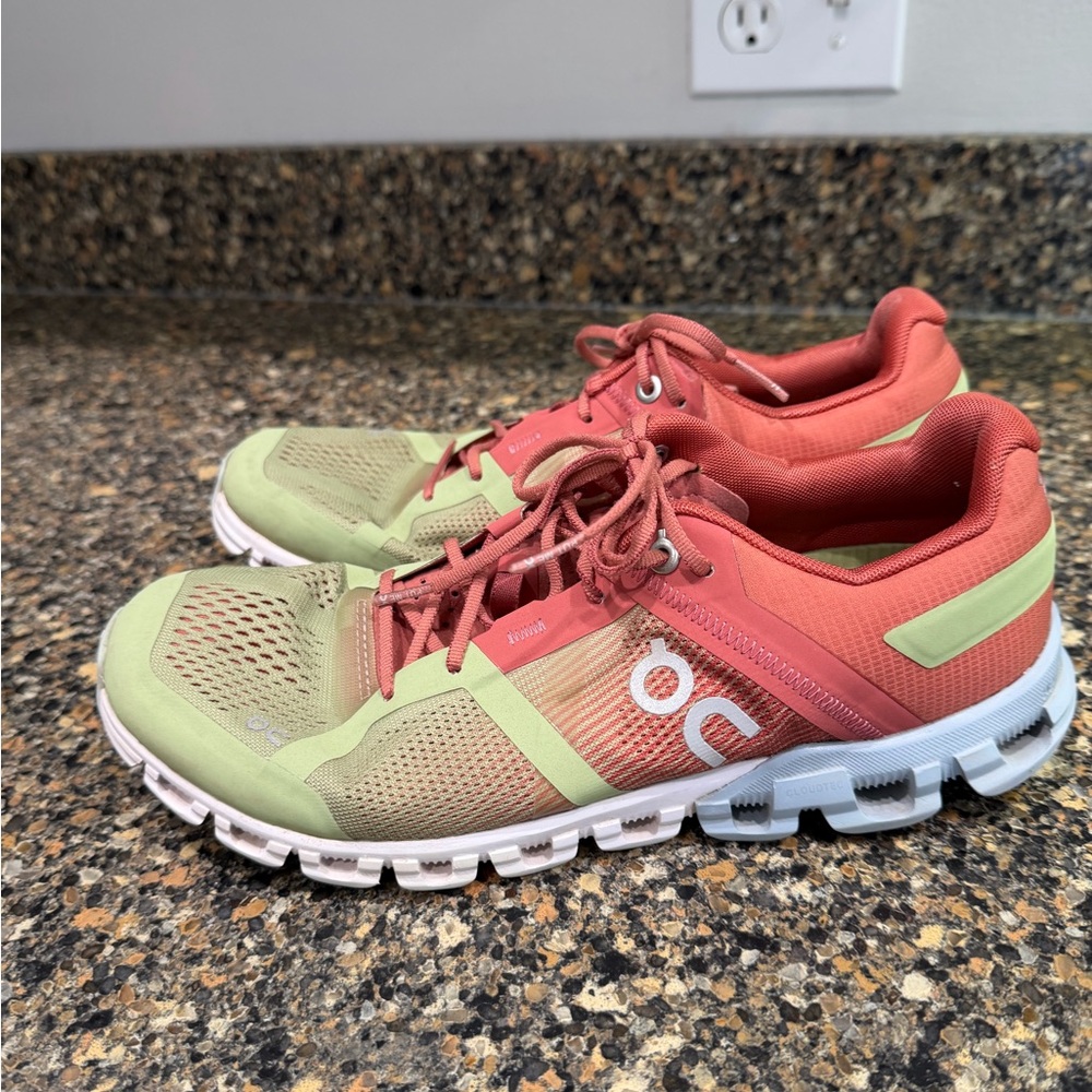 On Running Women's Running Shoes - Red and Green ladies 8.5 - Picture 3 of 9